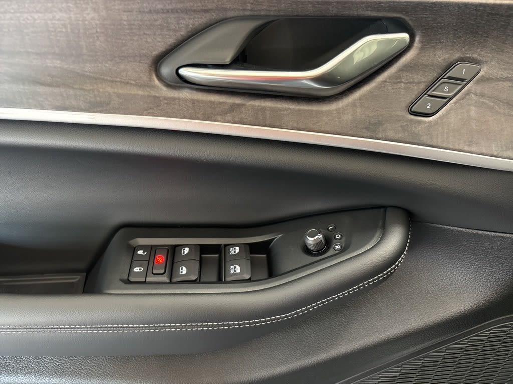 Thumbnail: 2025 Jeep Grand Cherokee - 19