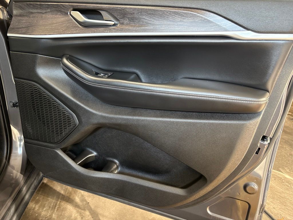 Thumbnail: 2023 Jeep Grand Cherokee - 44
