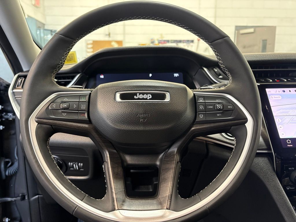 Thumbnail: 2023 Jeep Grand Cherokee - 8