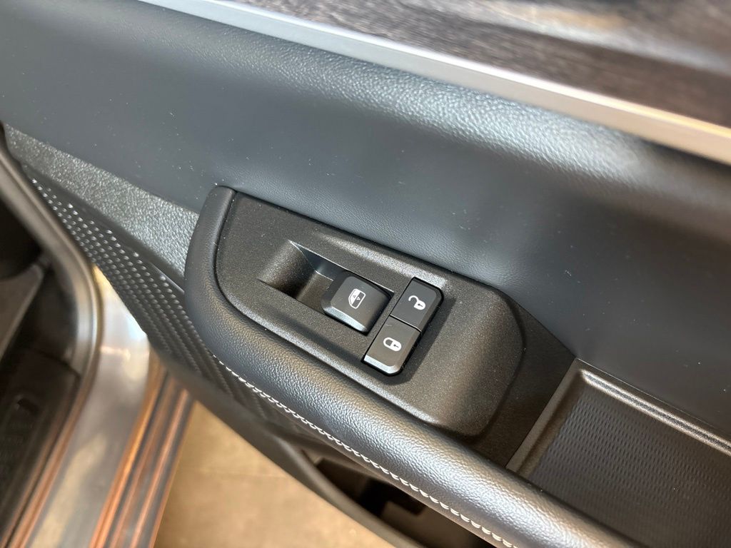 Thumbnail: 2023 Jeep Grand Cherokee - 6