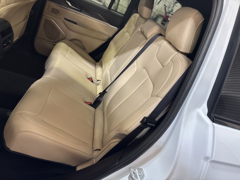 Thumbnail: 2026 Jeep Grand Cherokee - 10