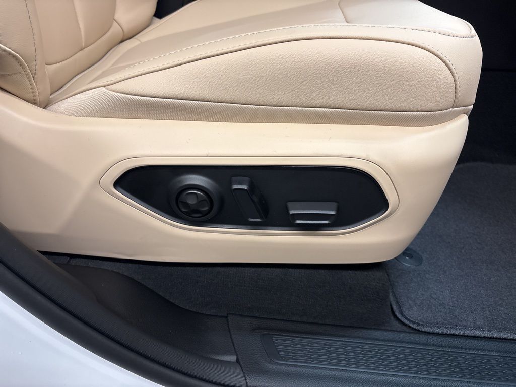 Thumbnail: 2026 Jeep Grand Cherokee - 44