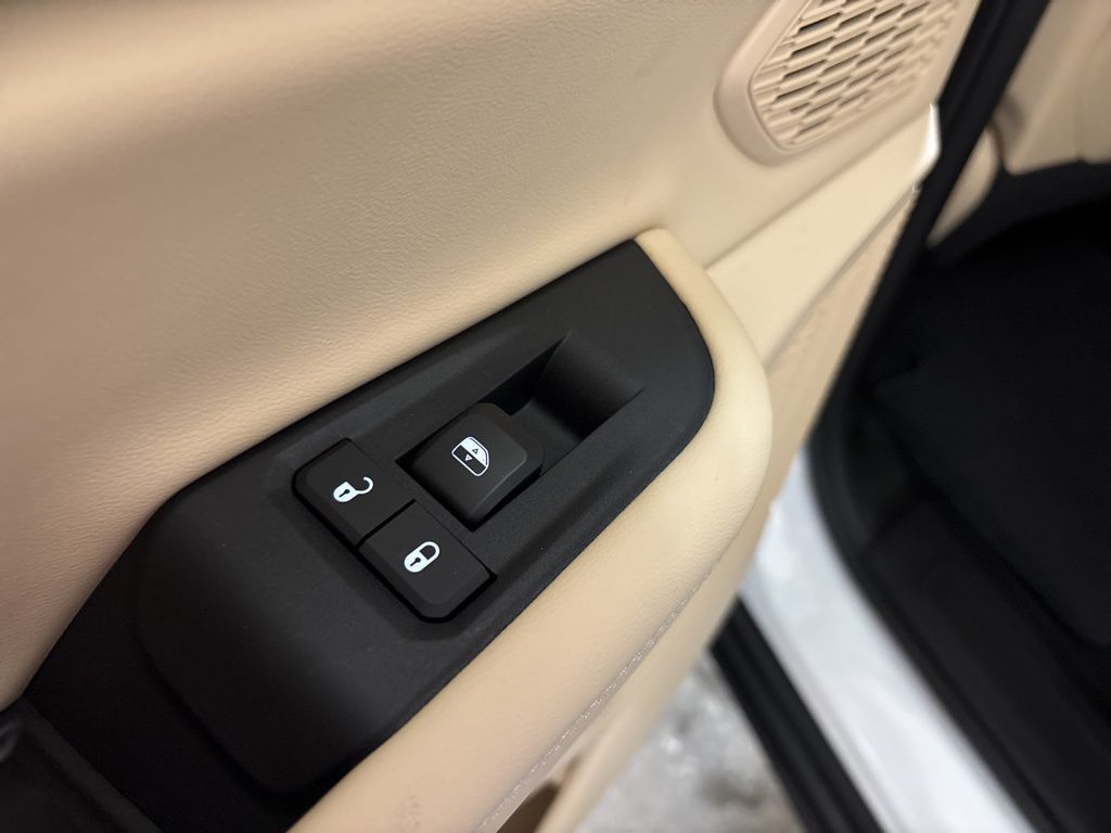 Thumbnail: 2026 Jeep Grand Cherokee - 32