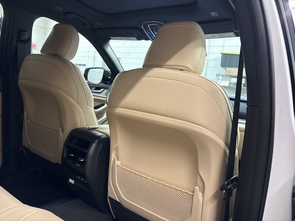 Thumbnail: 2026 Jeep Grand Cherokee - 39