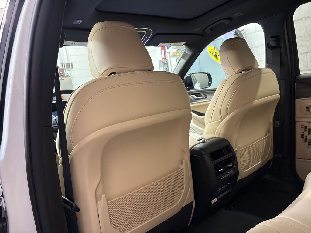 Thumbnail: 2026 Jeep Grand Cherokee - 11