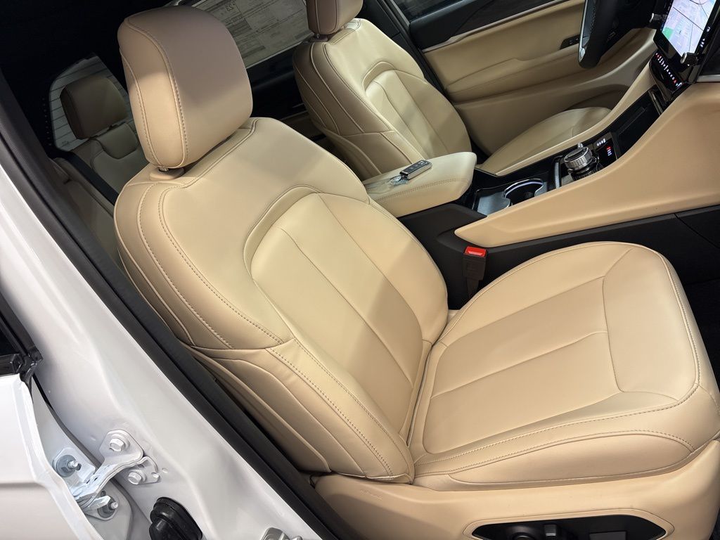 Thumbnail: 2026 Jeep Grand Cherokee - 43