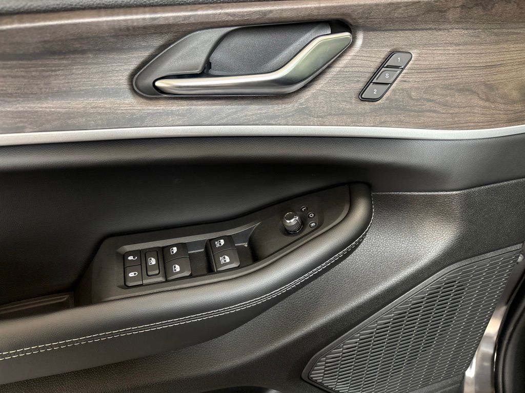 Thumbnail: 2026 Jeep Grand Cherokee - 22