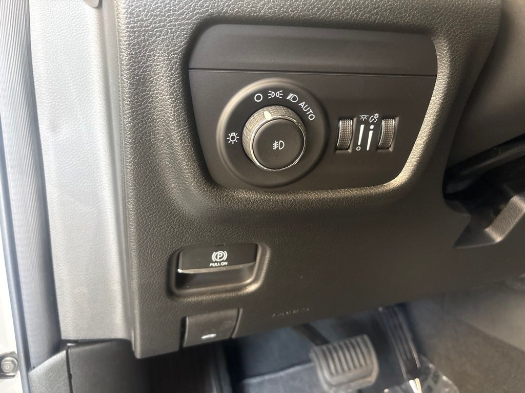 Thumbnail: 2026 Jeep Grand Cherokee - 21