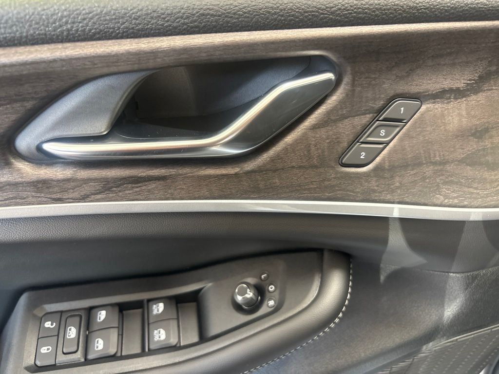 Thumbnail: 2026 Jeep Grand Cherokee - 20