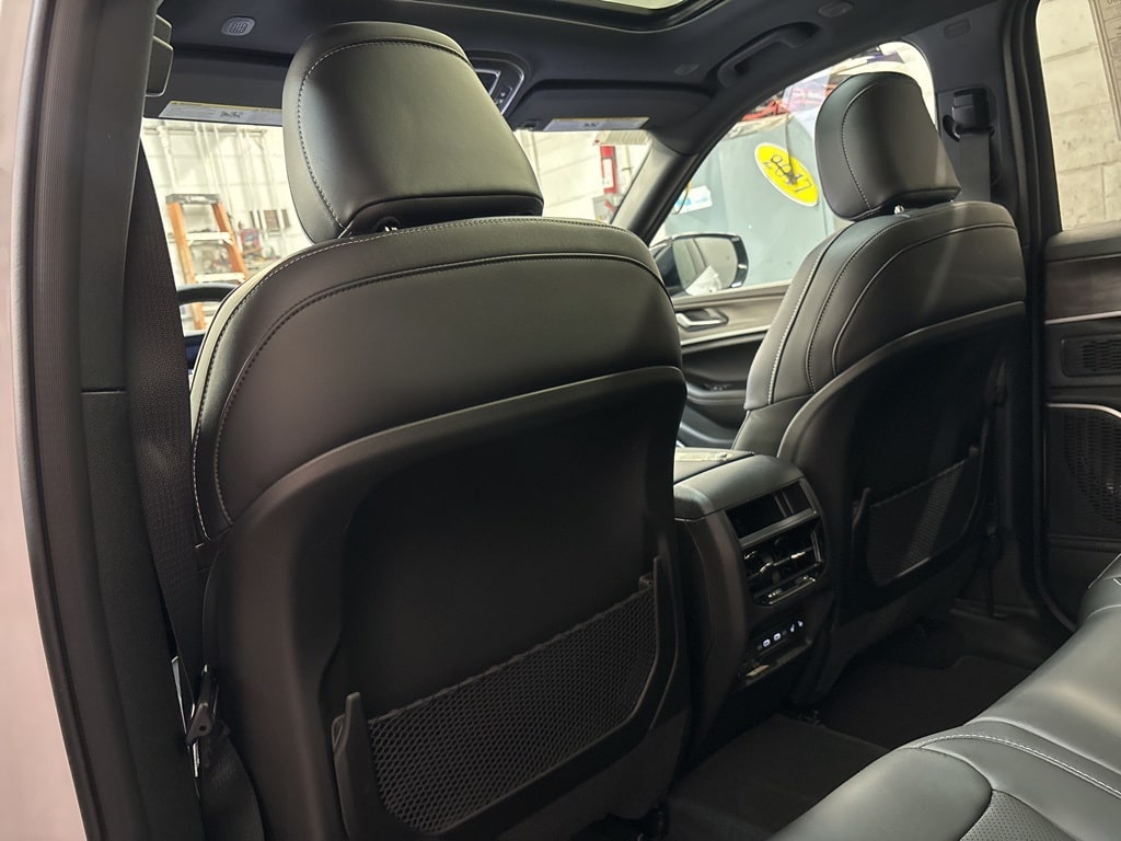 Thumbnail: 2026 Jeep Grand Cherokee - 11