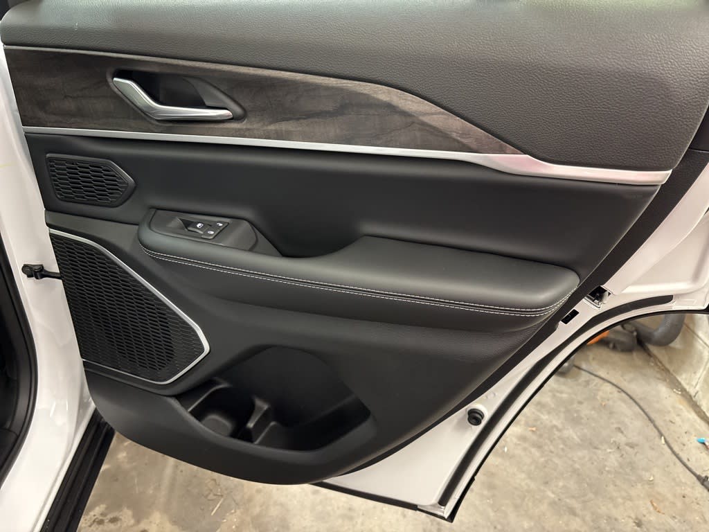 Thumbnail: 2026 Jeep Grand Cherokee - 39