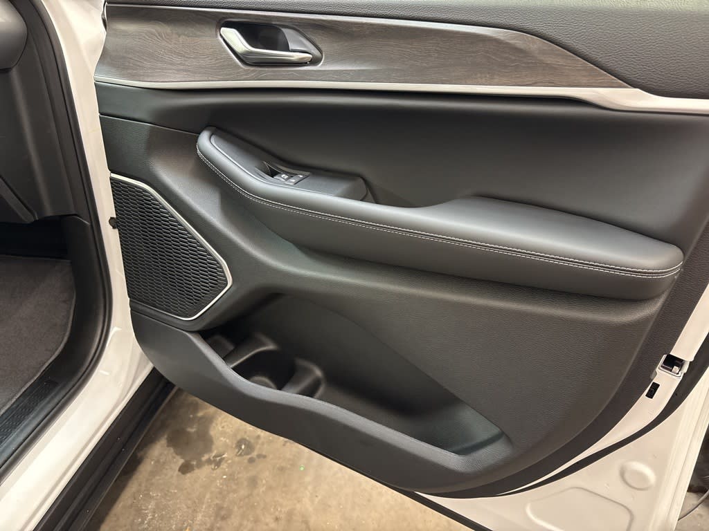 Thumbnail: 2026 Jeep Grand Cherokee - 44