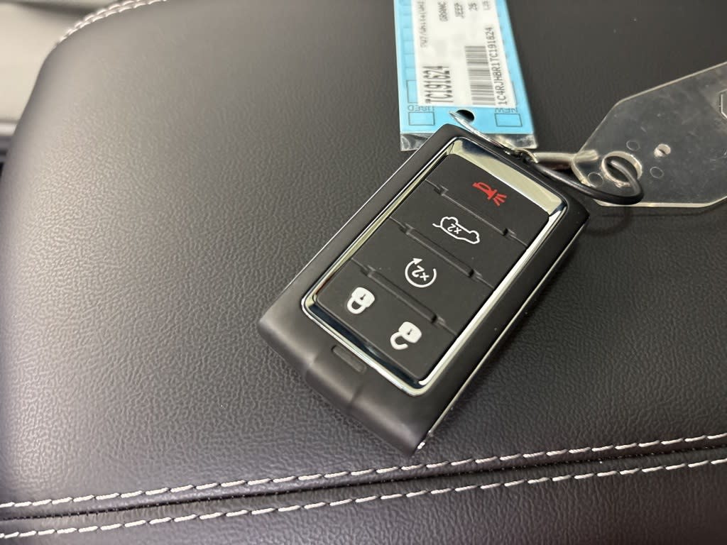 Thumbnail: 2026 Jeep Grand Cherokee - 17