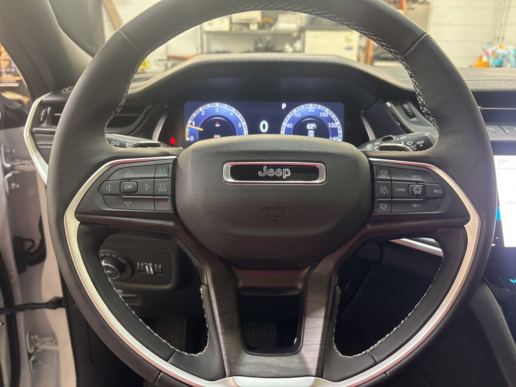 Thumbnail: 2026 Jeep Grand Cherokee - 8