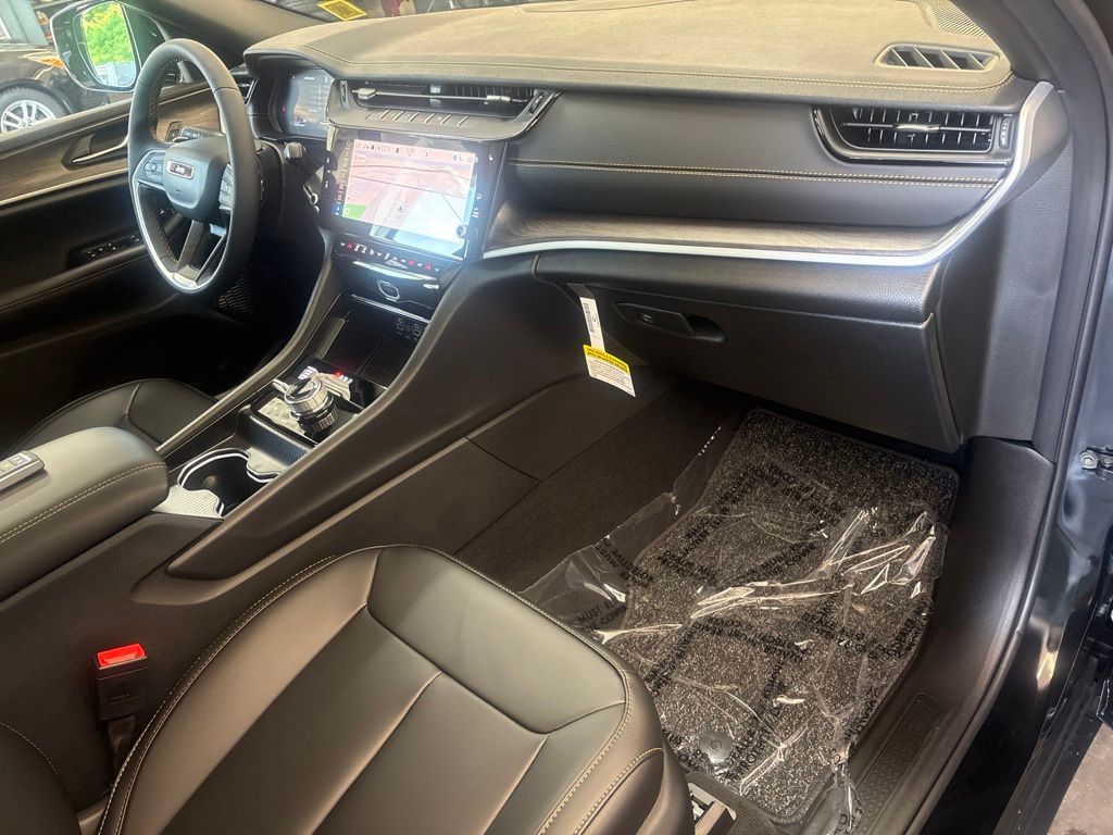 Thumbnail: 2026 Jeep Grand Cherokee - 13