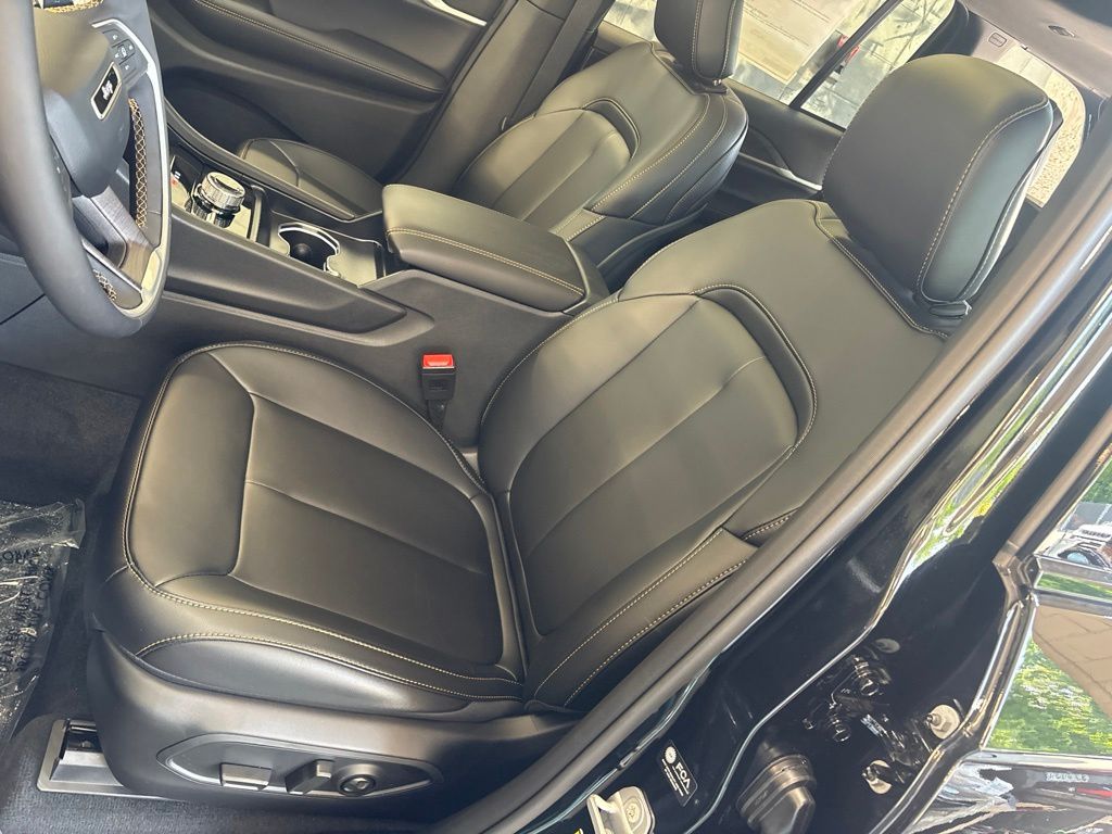 Thumbnail: 2026 Jeep Grand Cherokee - 9