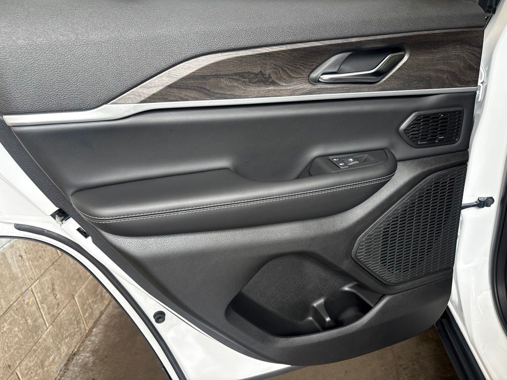 Thumbnail: 2026 Jeep Grand Cherokee - 30