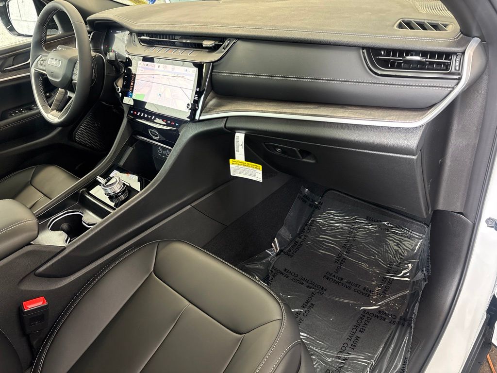 Thumbnail: 2026 Jeep Grand Cherokee - 45