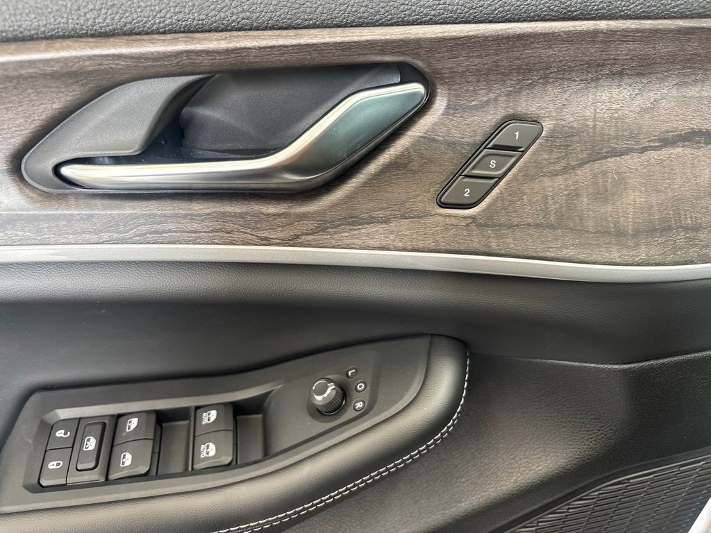 Thumbnail: 2026 Jeep Grand Cherokee - 21
