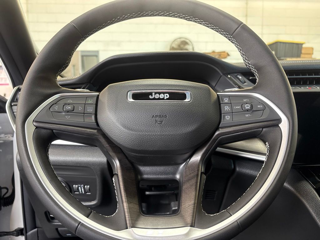 Thumbnail: 2026 Jeep Grand Cherokee - 7