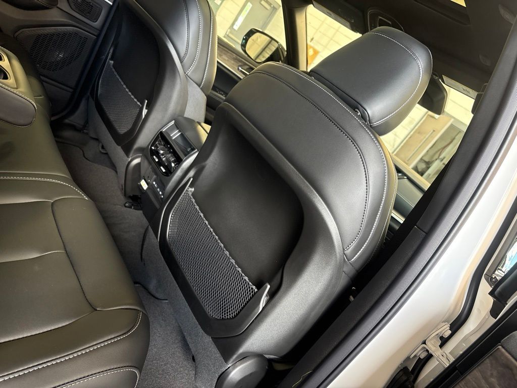 Thumbnail: 2026 Jeep Grand Cherokee - 35
