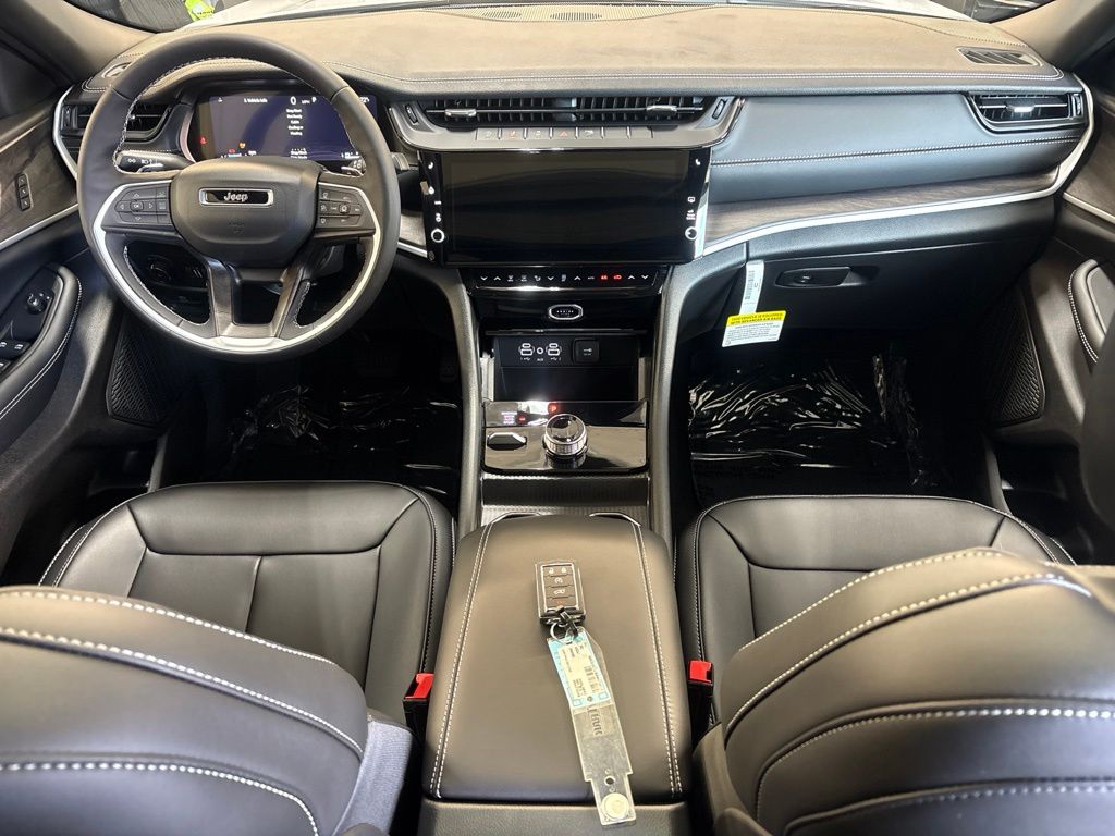 Thumbnail: 2026 Jeep Grand Cherokee - 11
