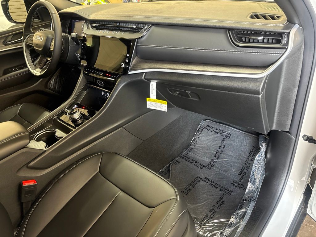 Thumbnail: 2026 Jeep Grand Cherokee - 12