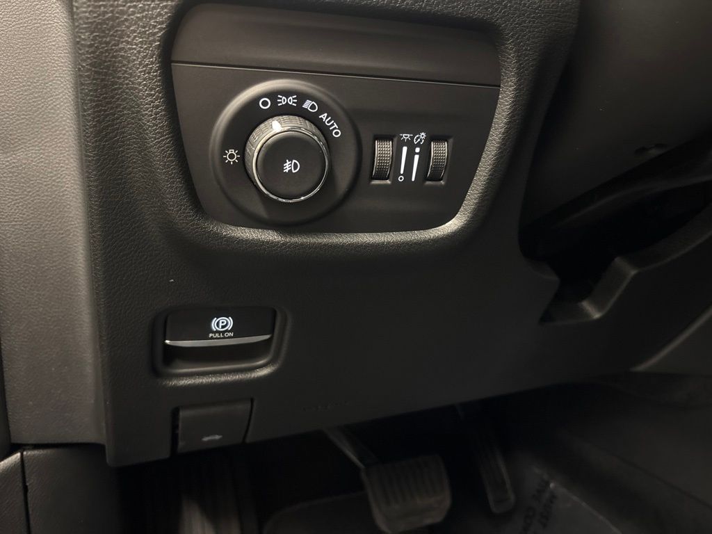Thumbnail: 2026 Jeep Grand Cherokee - 21