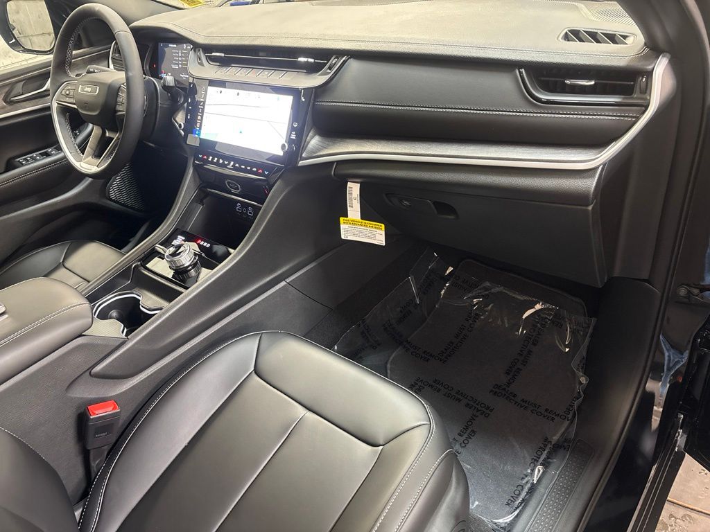 Thumbnail: 2026 Jeep Grand Cherokee - 12