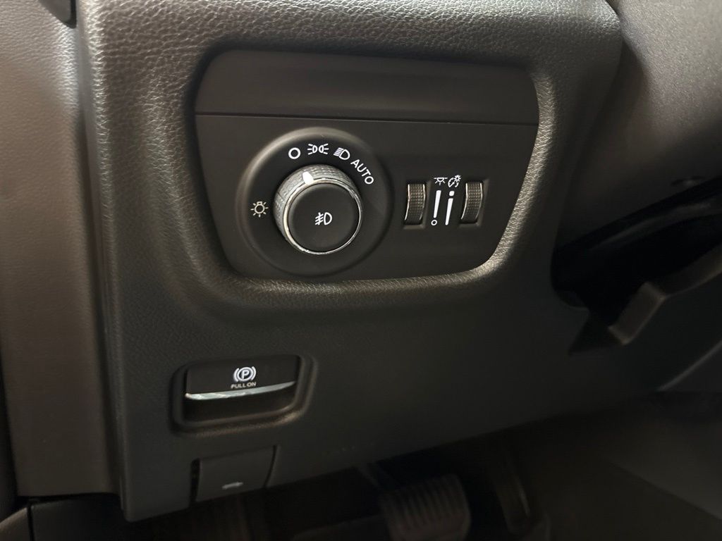 Thumbnail: 2026 Jeep Grand Cherokee - 23
