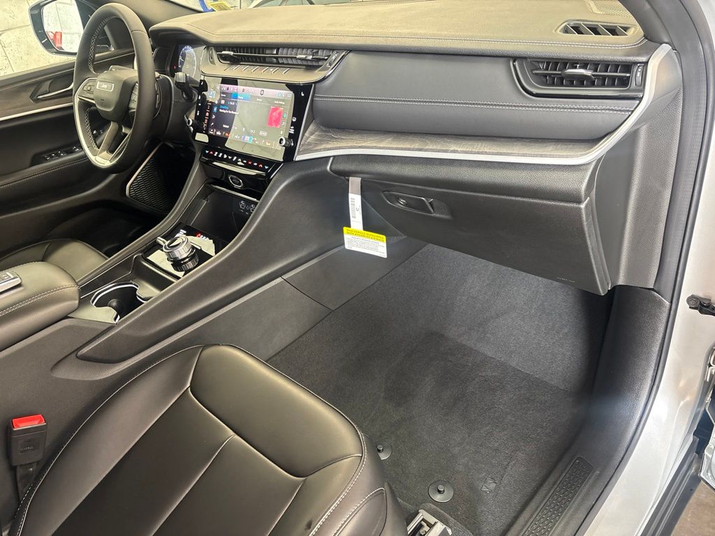 Thumbnail: 2026 Jeep Grand Cherokee - 13