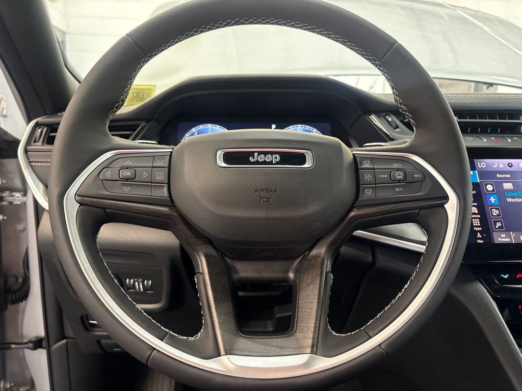Thumbnail: 2026 Jeep Grand Cherokee - 8
