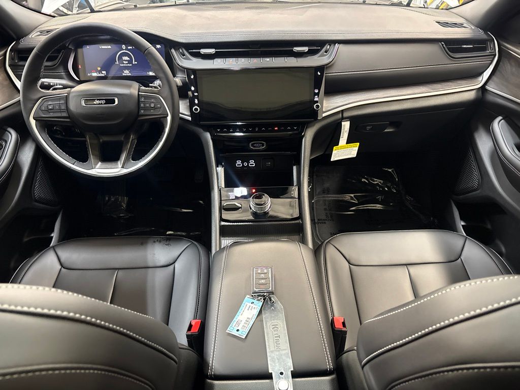 Thumbnail: 2026 Jeep Grand Cherokee - 11