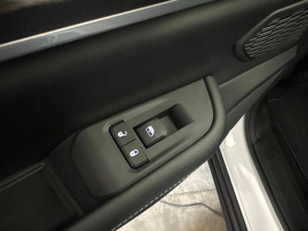 Thumbnail: 2026 Jeep Grand Cherokee - 32