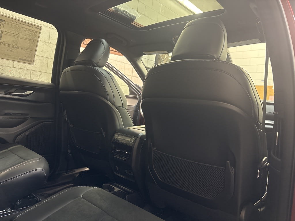 Thumbnail: 2025 Jeep Grand Cherokee L - 10