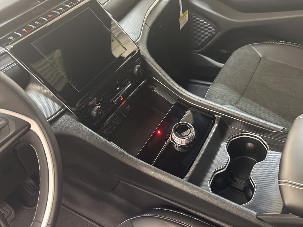 Thumbnail: 2025 Jeep Grand Cherokee L - 15