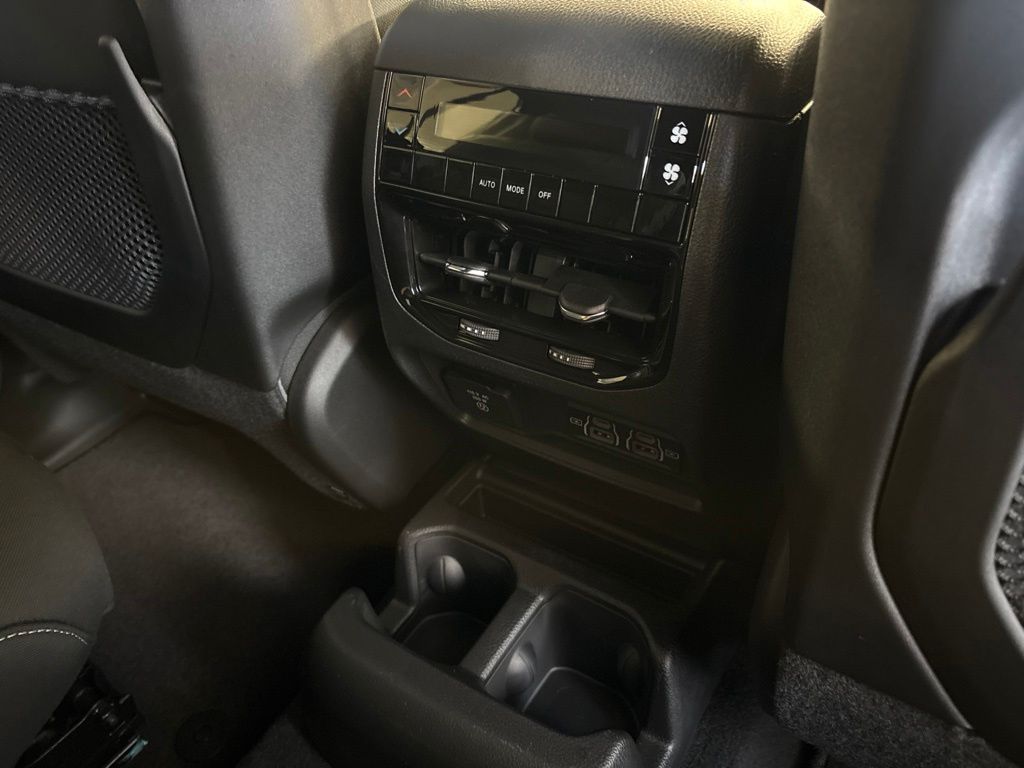 Thumbnail: 2026 Jeep Grand Cherokee L - 39