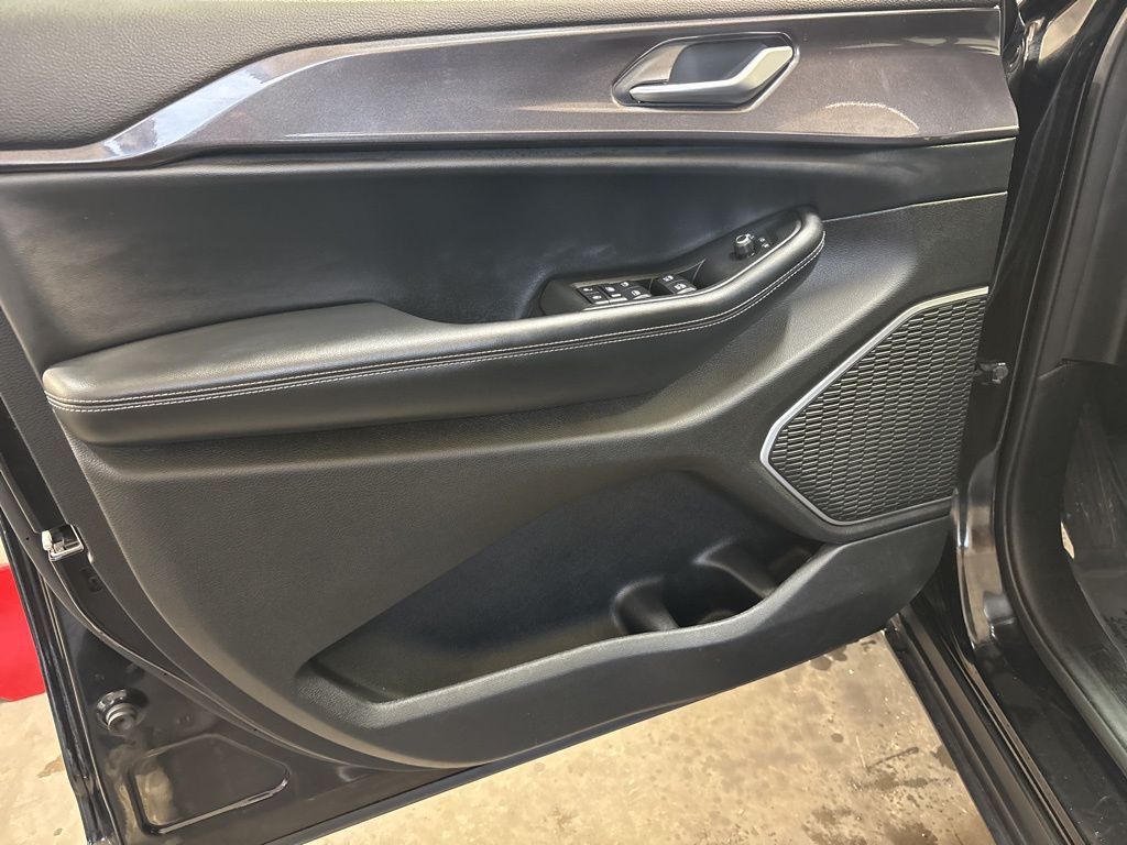 Thumbnail: 2021 Jeep Grand Cherokee L - 21