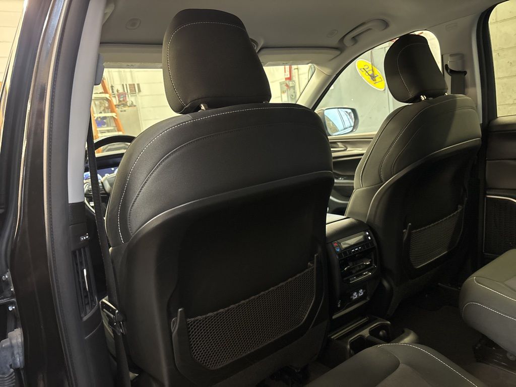 Thumbnail: 2021 Jeep Grand Cherokee L - 11