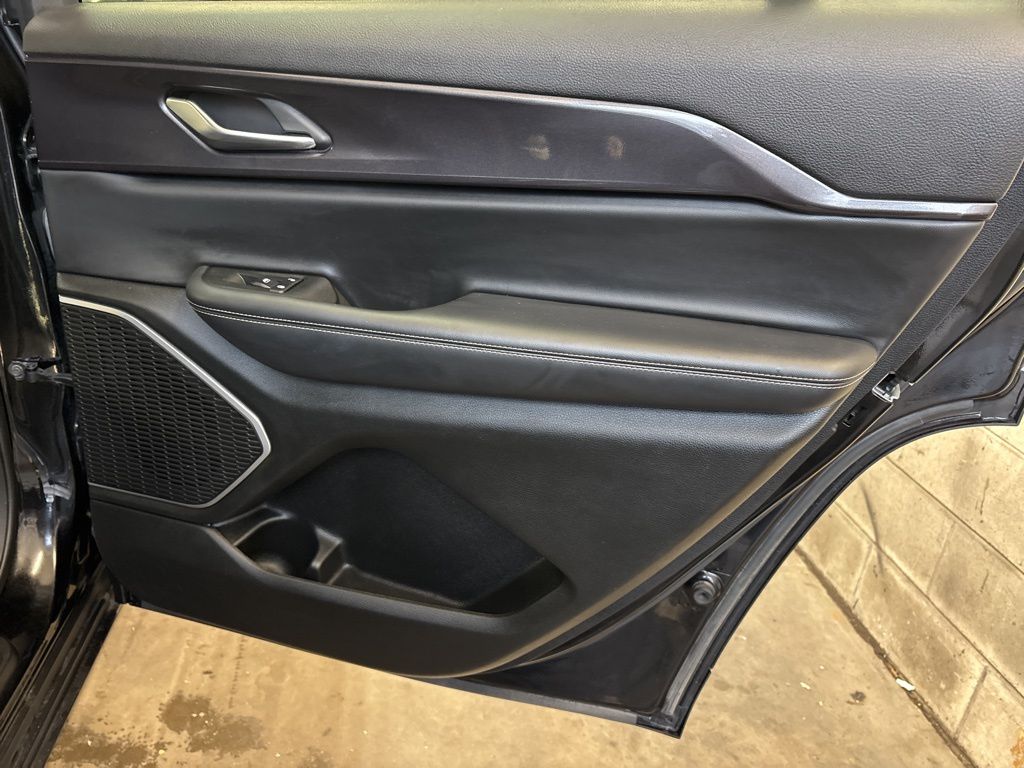 Thumbnail: 2021 Jeep Grand Cherokee L - 38