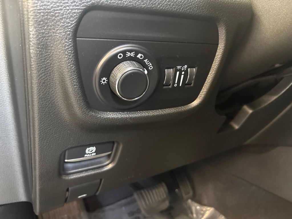 Thumbnail: 2021 Jeep Grand Cherokee L - 23