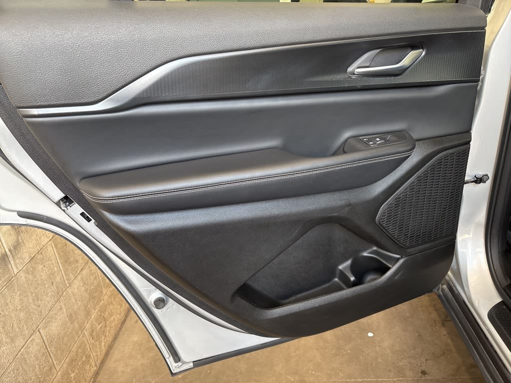 2023 Jeep Grand Cherokee L Laredo 30