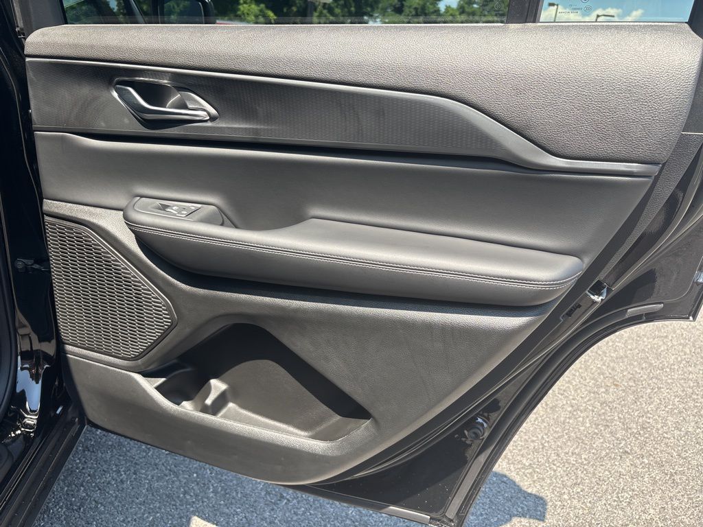 Thumbnail: 2025 Jeep Grand Cherokee L - 32