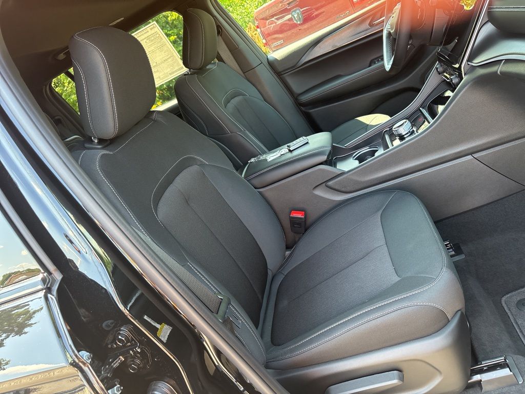 Thumbnail: 2025 Jeep Grand Cherokee L - 37