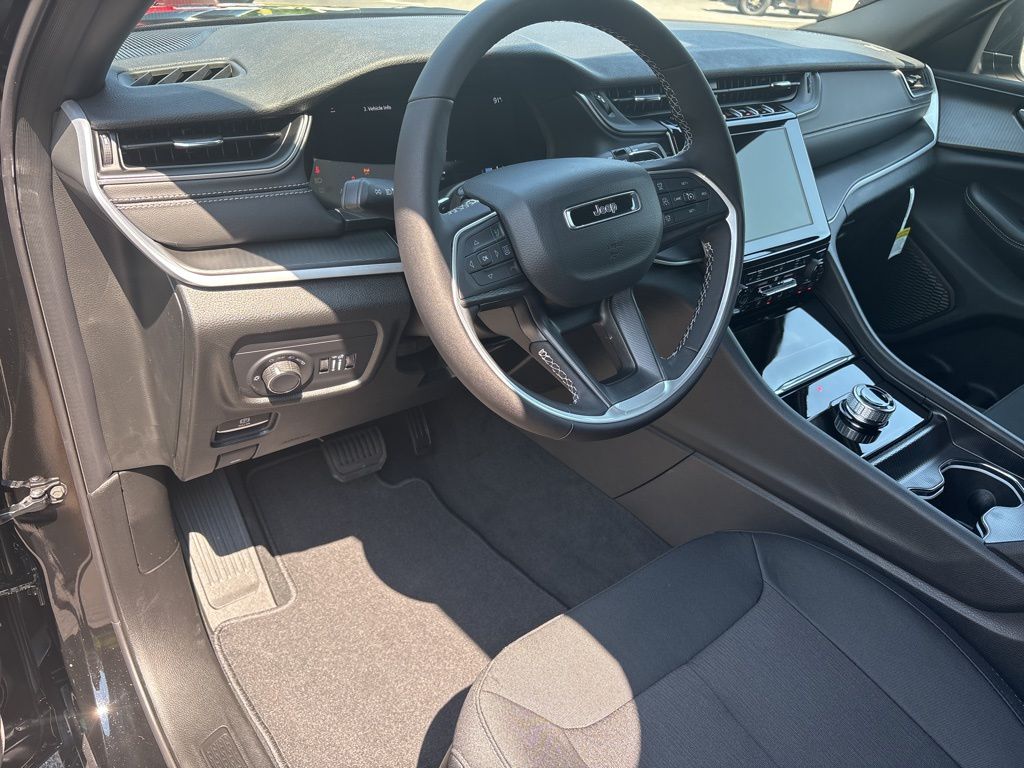 Thumbnail: 2025 Jeep Grand Cherokee L - 2