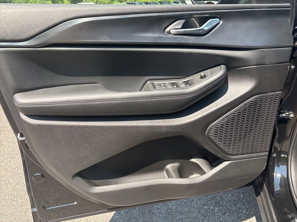 Thumbnail: 2025 Jeep Grand Cherokee L - 18