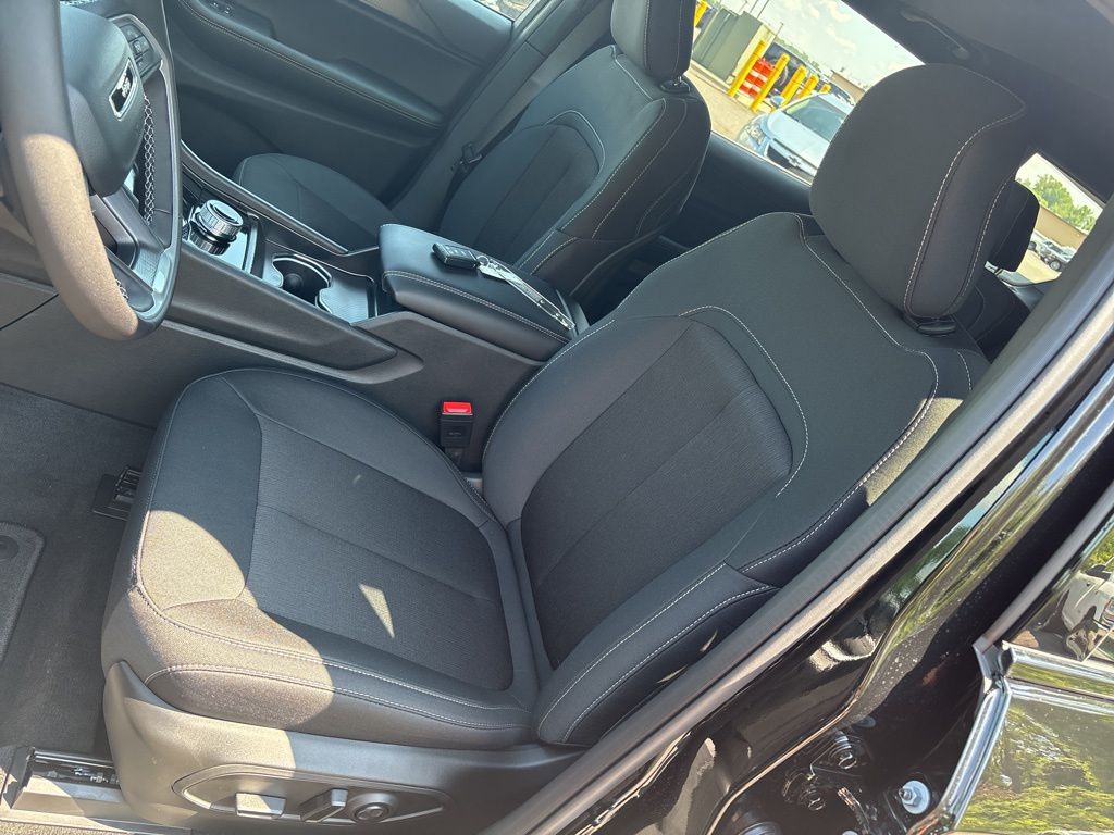 Thumbnail: 2025 Jeep Grand Cherokee L - 8