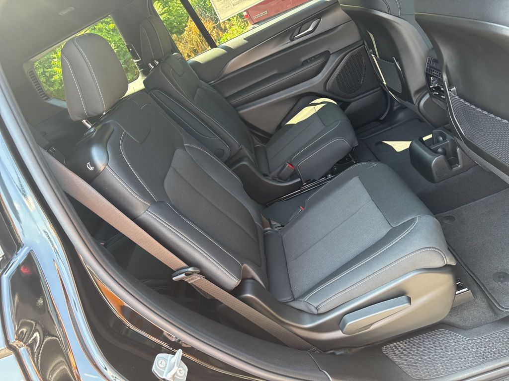 Thumbnail: 2025 Jeep Grand Cherokee L - 9