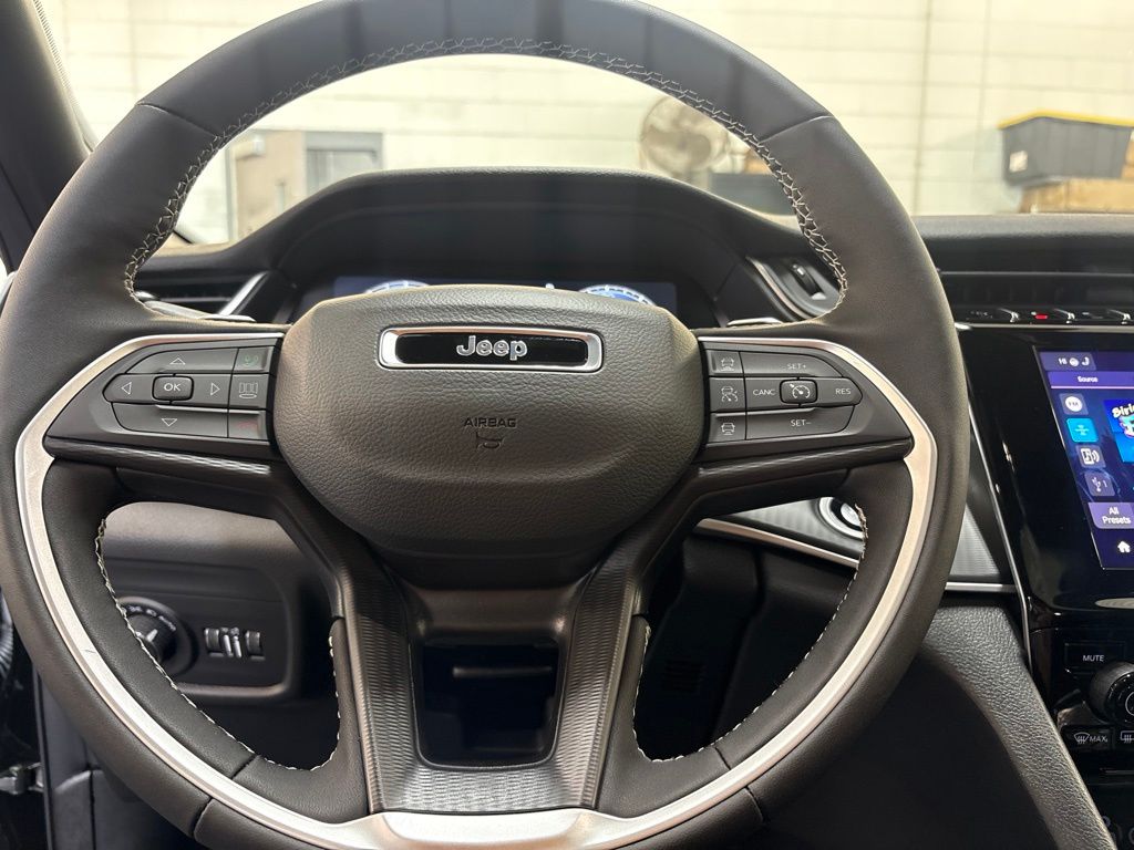 Thumbnail: 2026 Jeep Grand Cherokee L - 8