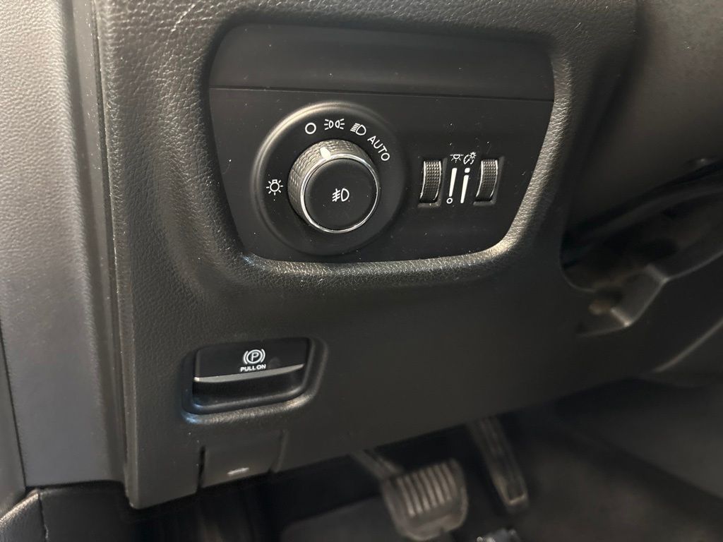Thumbnail: 2021 Jeep Grand Cherokee L - 23